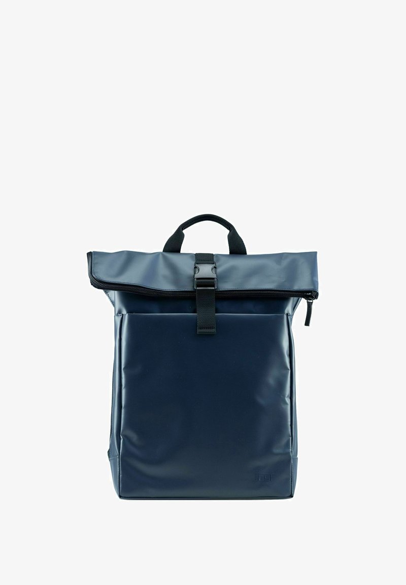 Mochila de color azul marino con cierre enrollable, hecha de material impermeable, con cierre de cremallera, correas ajustables y un asa resistente para llevar.