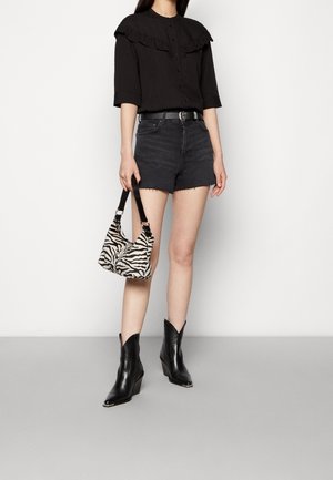 Soaked in Luxury, Chemisier - black