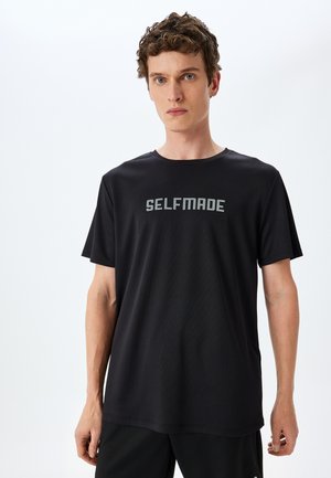 - T-shirt z nadrukiem