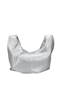 Bolso de imitación de cuero plateado con una forma suave y redondeada y parte superior recogida. Cuenta con un cierre de cremallera y una textura suave.