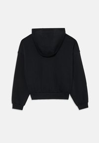 Μαύρο cropped hoodie με μπροστινή τσέπη, ελαστικούς σφιγκτήρες και στρίφωμα. Μαλακό υλικό με απαλή υφή και κανονική κουκούλα με κορδόνι.