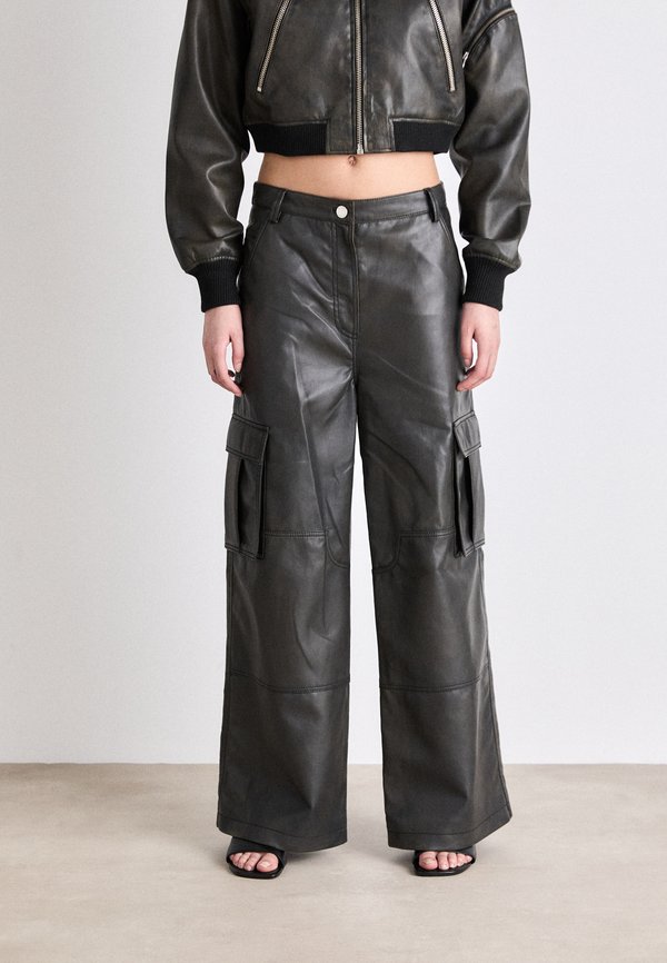 EDITION FRANZ UNEVEN - Cargo trousers