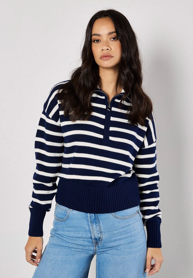Marineblau-weiß gestreifter Pullover mit halbem Reißverschluss, gerippten Bündchen und Saum. Aus Strickstoff gefertigt, bietet er eine lockere Passform.