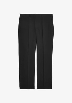 Sorte lige ben bukser lavet af glat stof, med to sidelommer, flad front og præcise folder ned af benene.