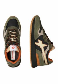 W6YZ YAK-M. - Tenisky - militärgrüne