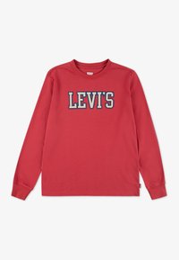 Piros, hosszú ujjú póló pamutból, kerek nyakkivág�ással, amelyen a "LEVI'S" logó nagy kék és krém betűkkel szerepel az elején.