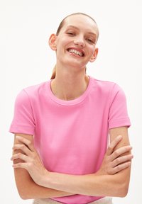 ARMEDANGELS KARDAA - T-Shirt basic - raspberry pink