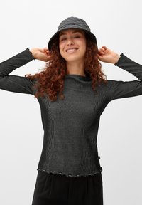 QS Longsleeve - schwarz