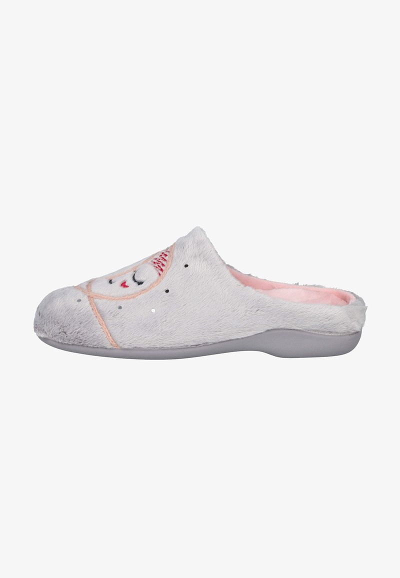 Zuecos de piel sintética gris con una superficie texturizada, que presentan un diseño de cara sonriente, forro de color rosa claro y sutiles adornos en la parte frontal.