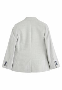 Světlosivý blazer s klopovým límcem, texturovanou látkou a třemi knoflíkovými detaily na každém rukávu. Zadní část má čistý, na míru střižený design.