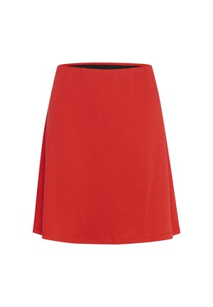 Falda patinadora roja hecha de un tejido suave, con una cinturilla elástica, un diseño acampanado y una textura lisa sin patrones visibles.
