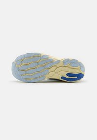 New Balance FRESH FOAM X 1080 V13 - Utcai futócipők - starlight