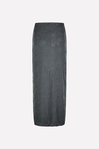 Tummanharmaa, polven pituinen hame, jossa on kukkakirjontaa, suora malli, sileä pinta ja joustava vyötärö ylhäällä. Minimalistinen muotoilu.