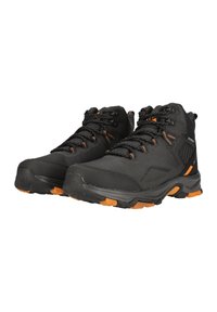 Chaussures de randonnée noires avec des accents orange ; elles présentent un tissu texturé, des semelles robustes, un capuchon renforcé et un design à lacets pour un ajustement sécurisé.
