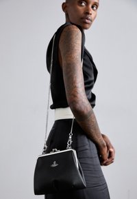 GRANNY FRAME PURSE - Käsilaukku - black