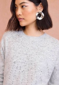 Love & Roses REGULAR FIT - SCATTERED SEQUIN BOW - Svetr - grey