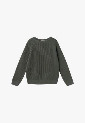 Suéter verde de punto con textura acanalada, cuello redondo y mangas largas tipo ranglán; ajuste casual y bajo a la altura de la cintura.