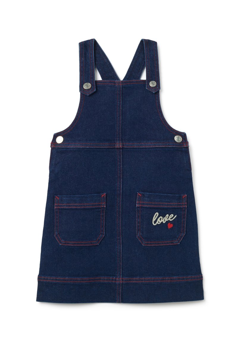 Dunkelblaues Jeans-Overall-Kleid mit verstellbaren Trägern, zwei vorderen Taschen und roten Nähten. Mit besticktem "love"-Detail auf der Tasche.