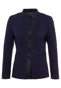 Blazer bleu marine ajusté avec manches longues, devant ouvert et deux poches à passepoil horizontales, dévoilant une doublure intérieure noire.