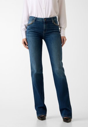 - Jeansy Bootcut