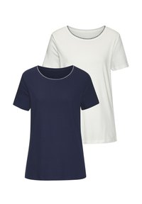 Nabor dveh kratkih rokavov majic: ena temno modra in ena bela, obe z okroglim izrezom in kontrastnim šivom.