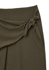 Pantalons taille haute vert olive fabriqués en tissu texturé, dotés d'un détail de taille nouée et d'un drapé doux.