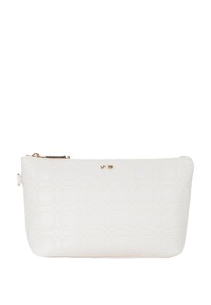 Pochette blanche texturée en matériau synthétique, ornée d'un motif floral géométrique, fermeture à glissière et accents en métal doré.