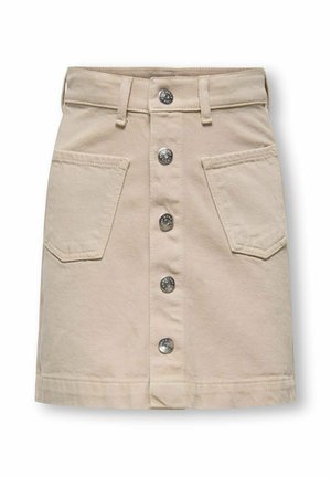 Beżowa spódnica z denimu z metalowymi guzikami z przodu, dwoma przednimi kieszeniami i szlufkami na pasek, przedstawiona na płasko na białym tle.
