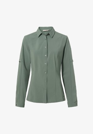 Grünes Langarmshirt mit Knopfverschluss, Kragen und hochrollbaren Ärmeln, aus einem glatten Stoff mit taillierter Silhouette.