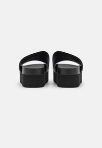 Monki Pantofle - black