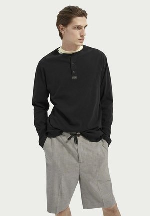 Long sleeved top - black