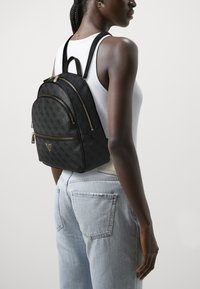 Guess - MANHATTAN LARGE BACKPACK - Nahrbtnik - coal Miniaturna slika 1