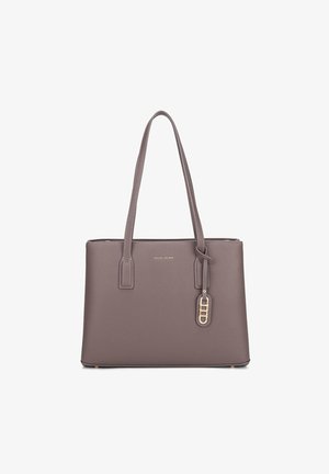 Borsa a spalla sintetica grigia con due manici lunghi, un design strutturato, un logo dorato frontale e un charm staccabile. Texture liscia.