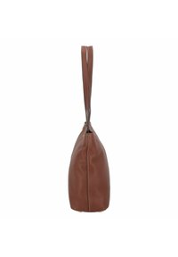 Bruine leren handtas met een gebogen vorm, een gestructureerd oppervlak en twee lange straps. Ritsluiting en subtiele stikdetails.