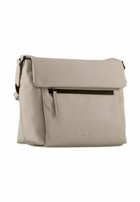 Borsa a tracolla sintetica beige con chiusura a pattina, tasca frontale con cerniera e dettaglio del logo. Texture liscia e tracolla regolabile.