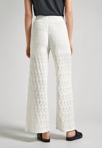 Pepe Jeans Tygbyxor - off-white