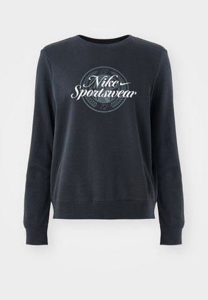 Dunkelblaues Sweatshirt aus weichem Stoff, mit Rundhalsausschnitt, langen Ärmeln und einem grafischen "Nike Sportswear"-Logo auf der Vorderseite.