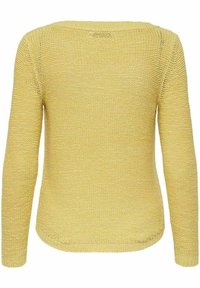 Gul stickad tröja med långa ärmar, rund halsringning och en texturerad yta. Har en lätt böjd nederkant bak.