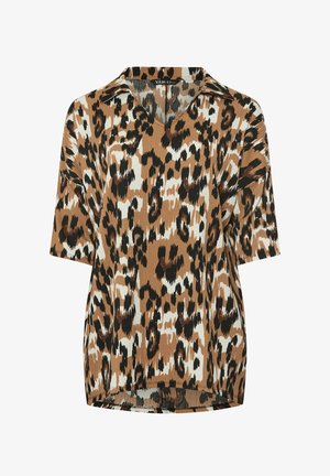 Top leopard print marrone e bianco con maniche corte, scollatura a V e colletto a punta. Tessuto leggero con una finitura testurizzata.