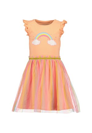 Vestito senza maniche color pesca con spalle arricciate, grafica arcobaleno e nuvole sul petto e gonna in tulle multicolore con fascia in vita dorata.