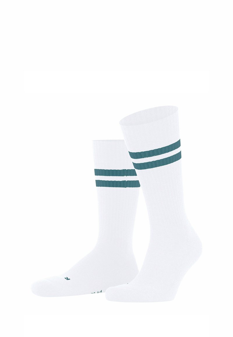 Weiße Socken mit zwei türkisfarbenen horizontalen Streifen an der Oberseite, gerippter Struktur und einer verstärkten Zehenpartie für Langlebigkeit.