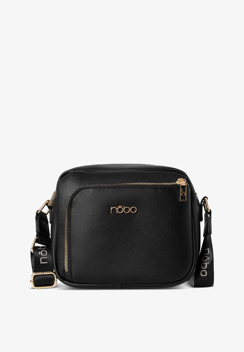 Borsa a spalla in pelle nera con hardware dorato, superficie texturizzata, tasca con zip frontale, tracolla regolabile con dettaglio del logo.