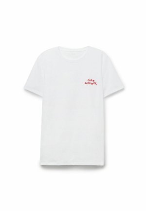 Camiseta blanca de algodón de manga corta con cuello redondo y pequeño texto rojo "ciao amore" en la zona izquierda del pecho.
