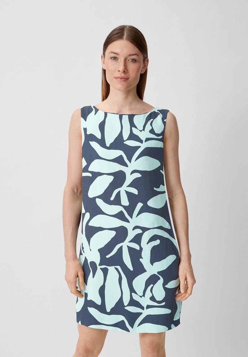 Ärmelloses Kleid in marineblau mit hellblauen Blattmustern, mit Rundhalsausschnitt und geradem Schnitt, gefertigt aus einem glatten Stoff.