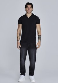 SIKSILK V-NECK  - Pólóing - black