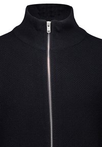 Svart zip-up tröja med hög krage, texturerat tyg och en fullständig dragkedja som går ner fram.