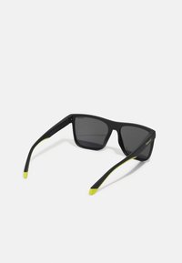 Polaroid Occhiali Da Sole Unisex Con Lenti Polarizzate – Montatura In Metallo, Protezione UV, Made In Italy