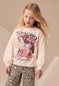 Bluză crem deschis cu imprimeu cu un unicorn decorat cu flori și pietre prețioase, asortată cu pantaloni bej cu imprimeu leopard. Material moale și confortabil.