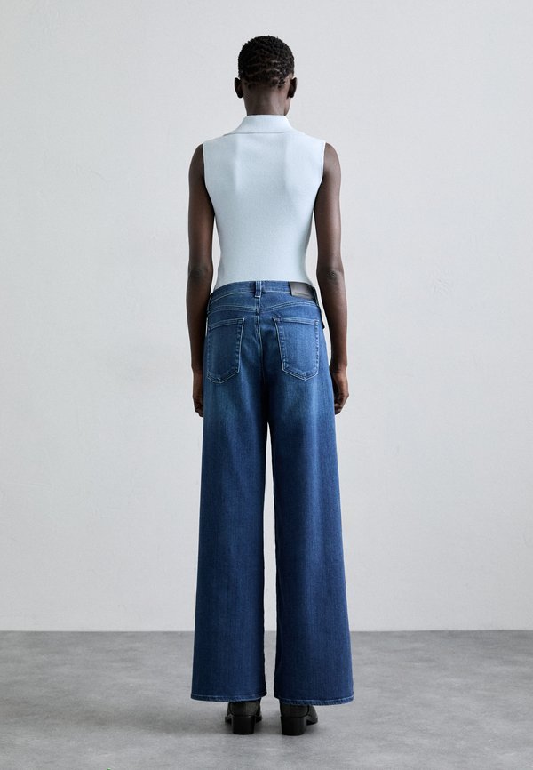 RAVEN PATCH POCKET WIDE LEG - Relaxed fit jeans4