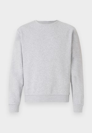 Siva dukserica od mekanog materijala, s okruglim izrezom, dugim rukavima i rebrastim rubovima i donjim dijelom. Jednostavan dizajn bez logotipa ili uzoraka.